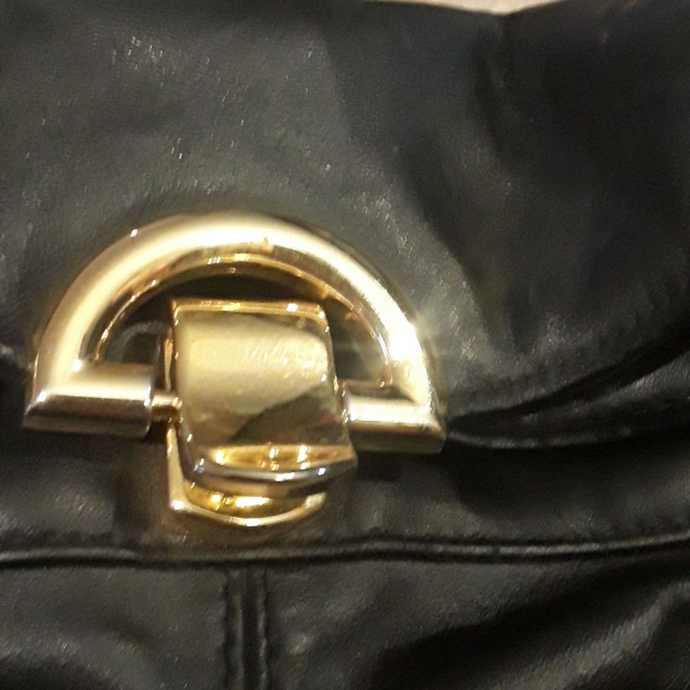 Saddle River Shoulder Bag - Picture 2 of 8